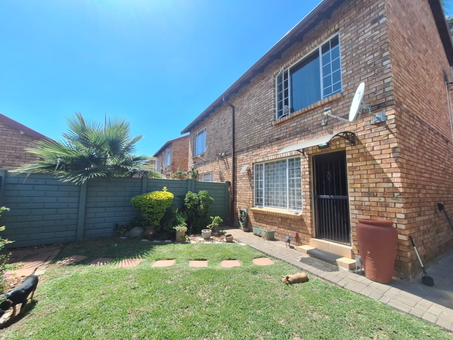 2 Bedroom Property for Sale in Annlin Gauteng