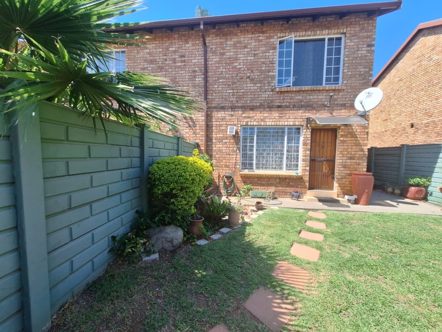 2 Bedroom Property for Sale in Annlin Gauteng