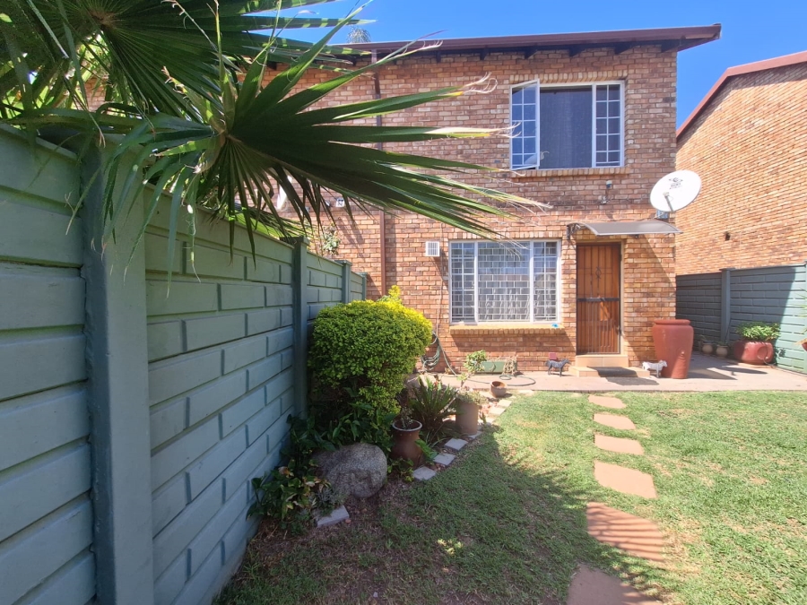 2 Bedroom Property for Sale in Annlin Gauteng