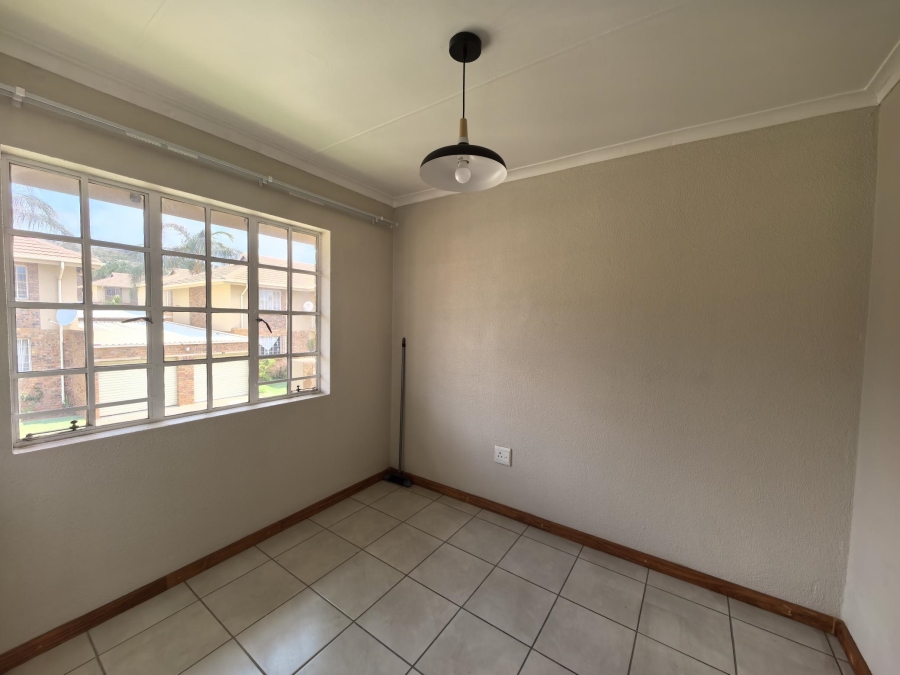 To Let 2 Bedroom Property for Rent in Magalieskruin Gauteng