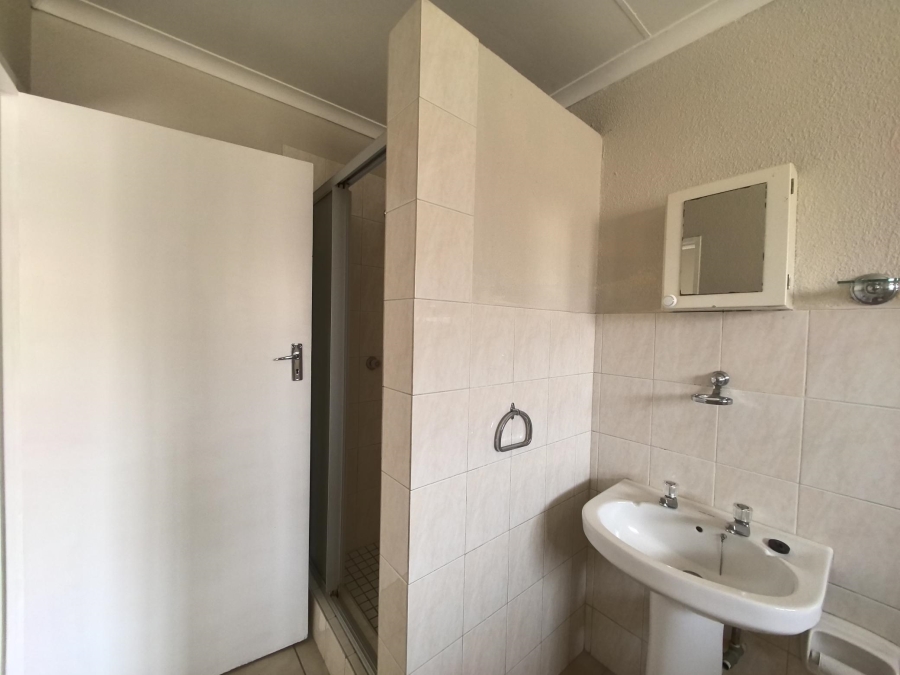 To Let 2 Bedroom Property for Rent in Magalieskruin Gauteng