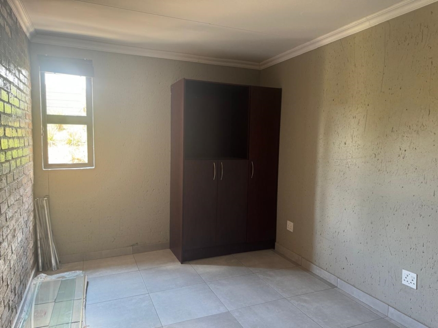 To Let 2 Bedroom Property for Rent in Sonneveld Gauteng