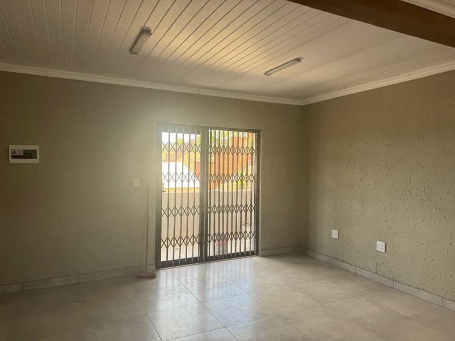 To Let 2 Bedroom Property for Rent in Sonneveld Gauteng