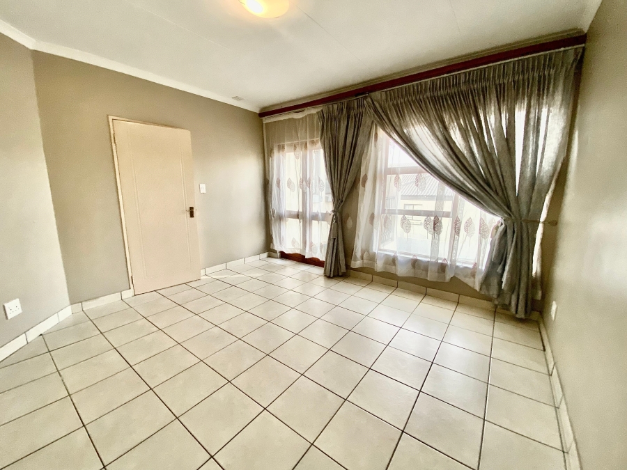 3 Bedroom Property for Sale in Amberfield Gauteng