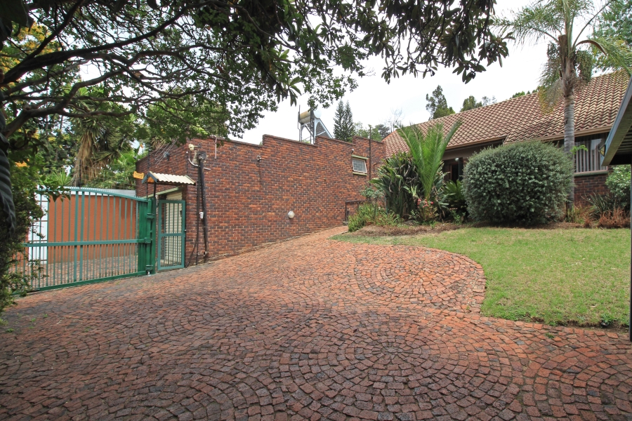 3 Bedroom Property for Sale in Kew Gauteng