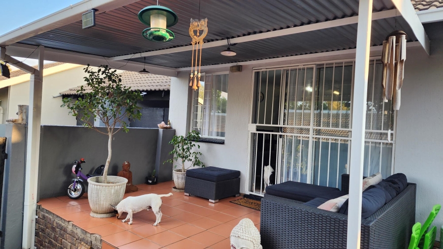 To Let 2 Bedroom Property for Rent in Northwold Gauteng