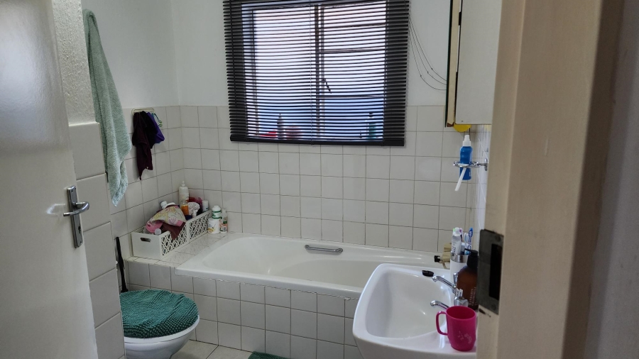 To Let 2 Bedroom Property for Rent in Northwold Gauteng