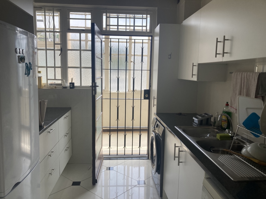 To Let 2 Bedroom Property for Rent in Houghton Estate Gauteng