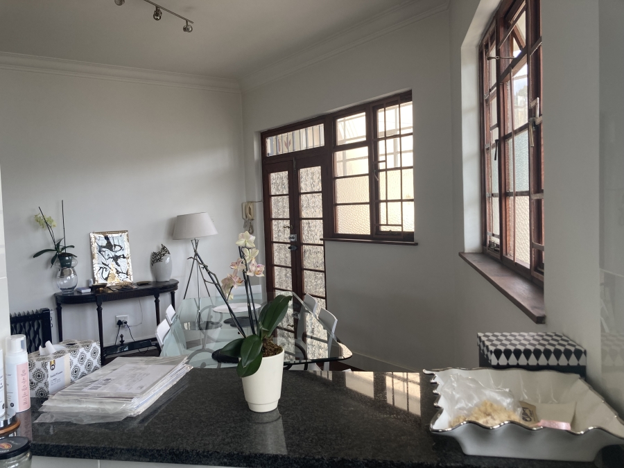 To Let 2 Bedroom Property for Rent in Houghton Estate Gauteng