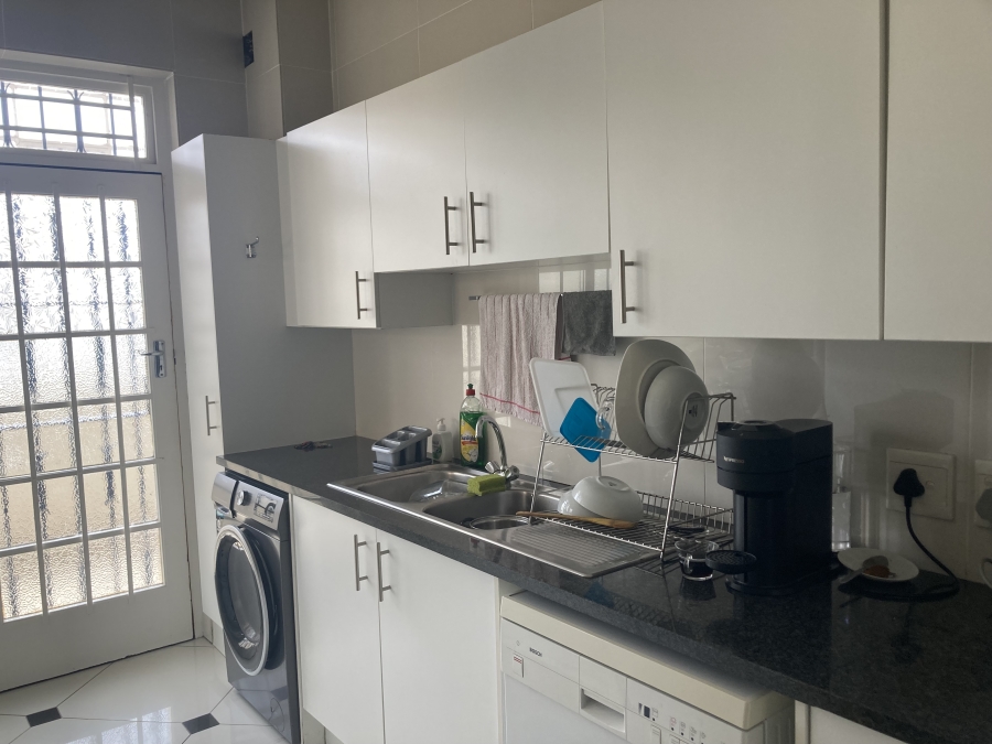 To Let 2 Bedroom Property for Rent in Houghton Estate Gauteng