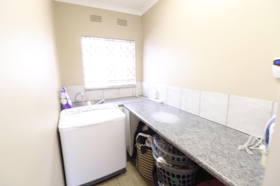 To Let 2 Bedroom Property for Rent in Van Riebeeck Park Gauteng