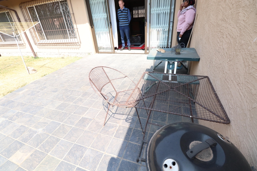 To Let 2 Bedroom Property for Rent in Van Riebeeck Park Gauteng