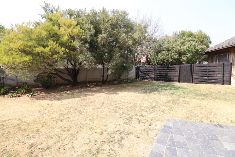 To Let 2 Bedroom Property for Rent in Van Riebeeck Park Gauteng