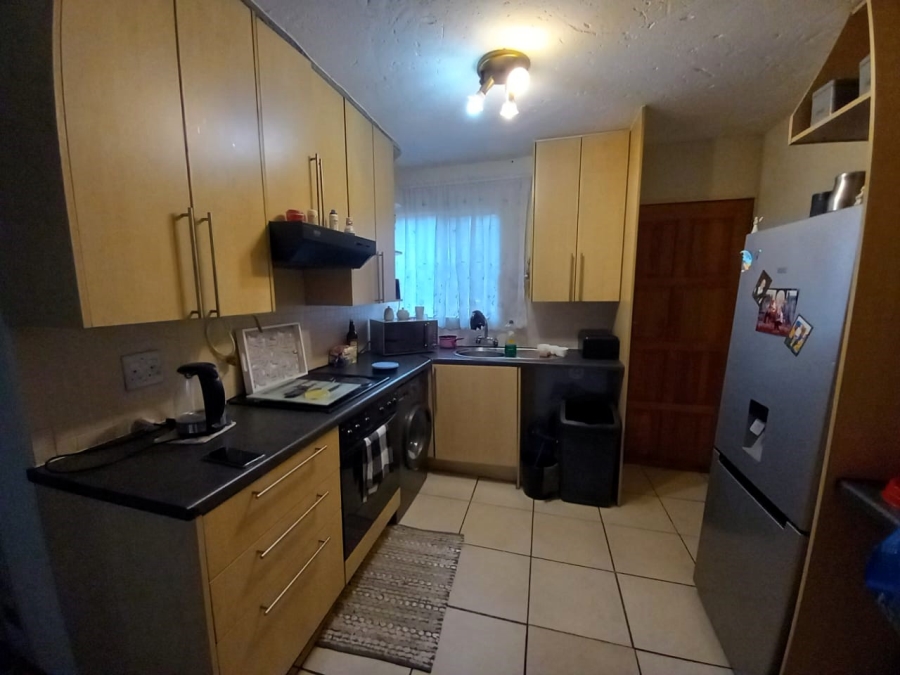 2 Bedroom Property for Sale in Glen Marais Gauteng