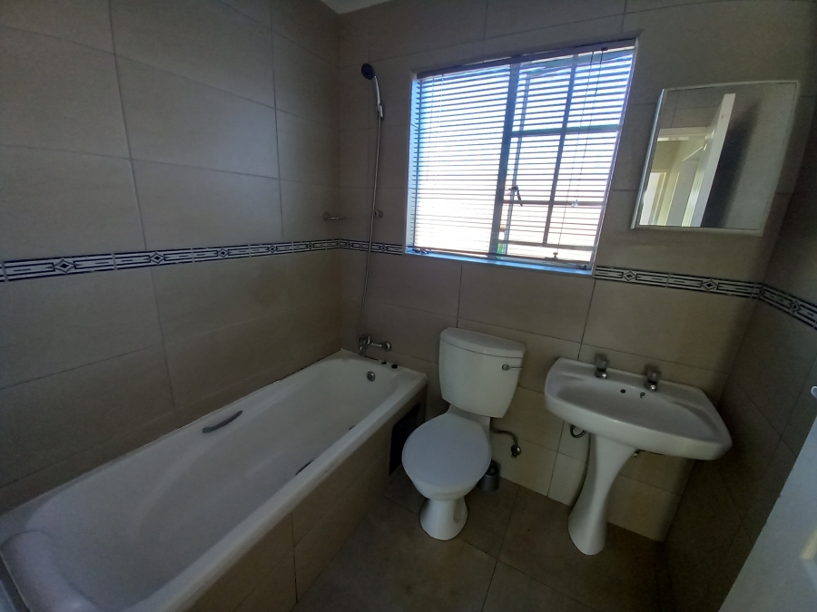 2 Bedroom Property for Sale in Glen Marais Gauteng