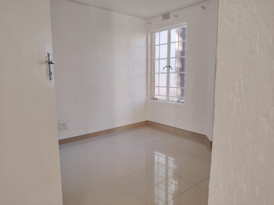 To Let 2 Bedroom Property for Rent in Vorna Valley Gauteng