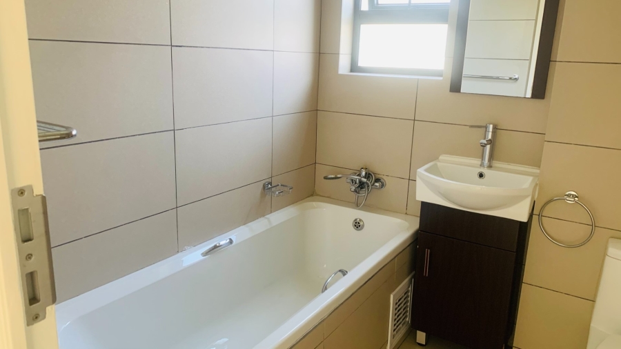 To Let 2 Bedroom Property for Rent in Fourways Gauteng