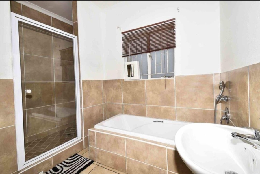 2 Bedroom Property for Sale in North Riding AH Gauteng