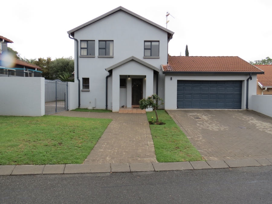 3 Bedroom Property for Sale in Greenstone Hill Gauteng