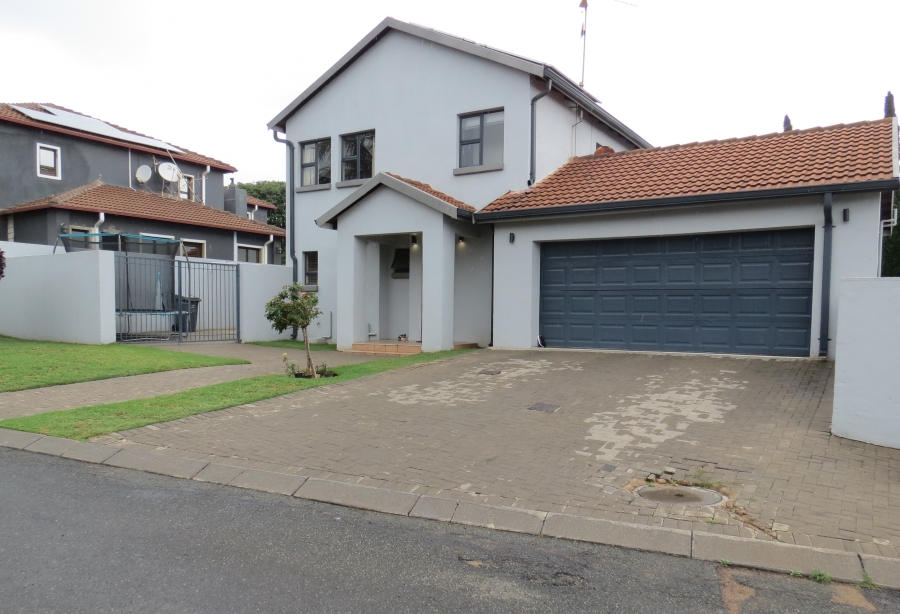 3 Bedroom Property for Sale in Greenstone Hill Gauteng