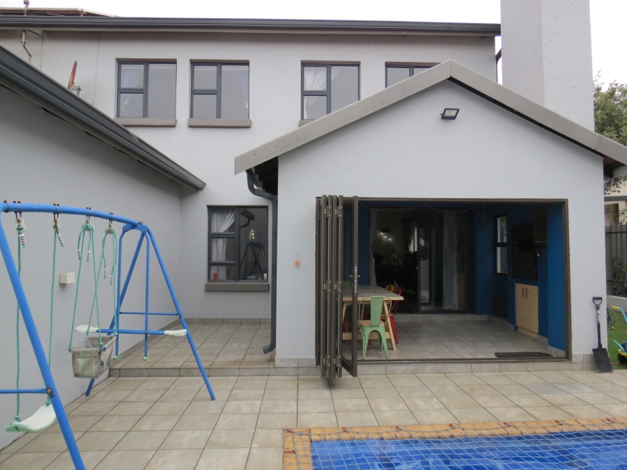 3 Bedroom Property for Sale in Greenstone Hill Gauteng