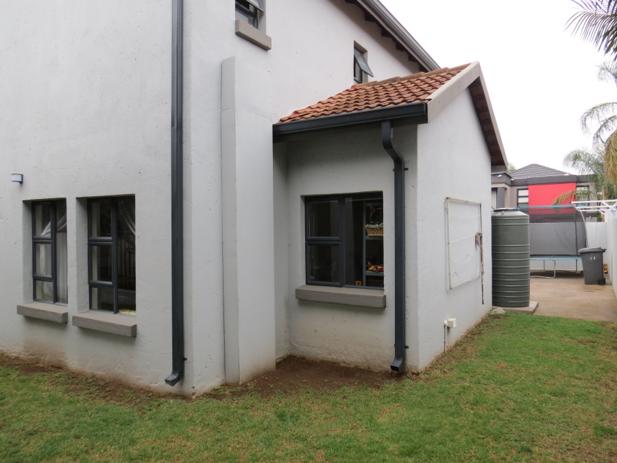 3 Bedroom Property for Sale in Greenstone Hill Gauteng