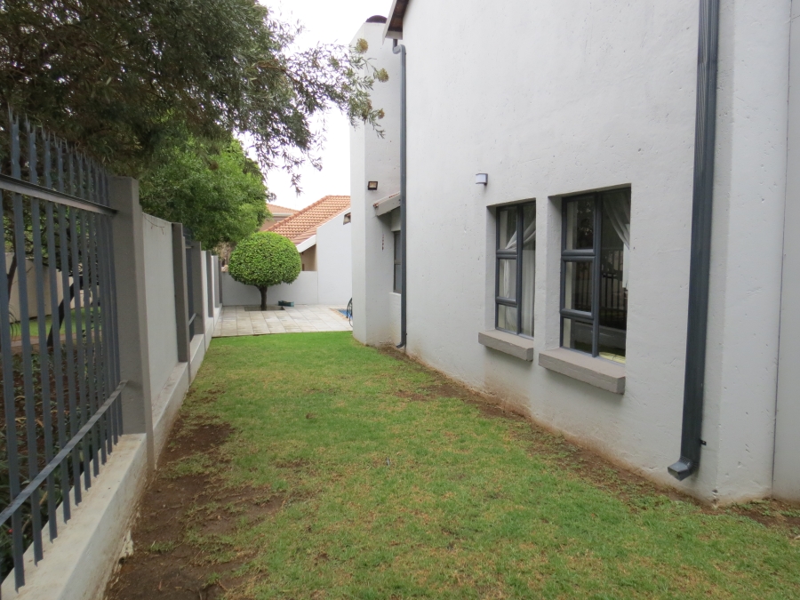 3 Bedroom Property for Sale in Greenstone Hill Gauteng