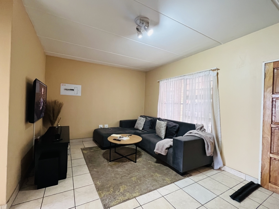 To Let 1 Bedroom Property for Rent in Honeydew Gauteng