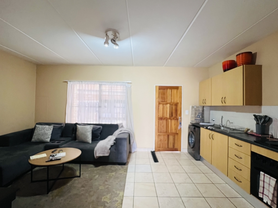 To Let 1 Bedroom Property for Rent in Honeydew Gauteng