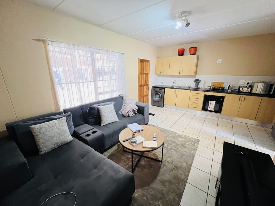 To Let 1 Bedroom Property for Rent in Honeydew Gauteng