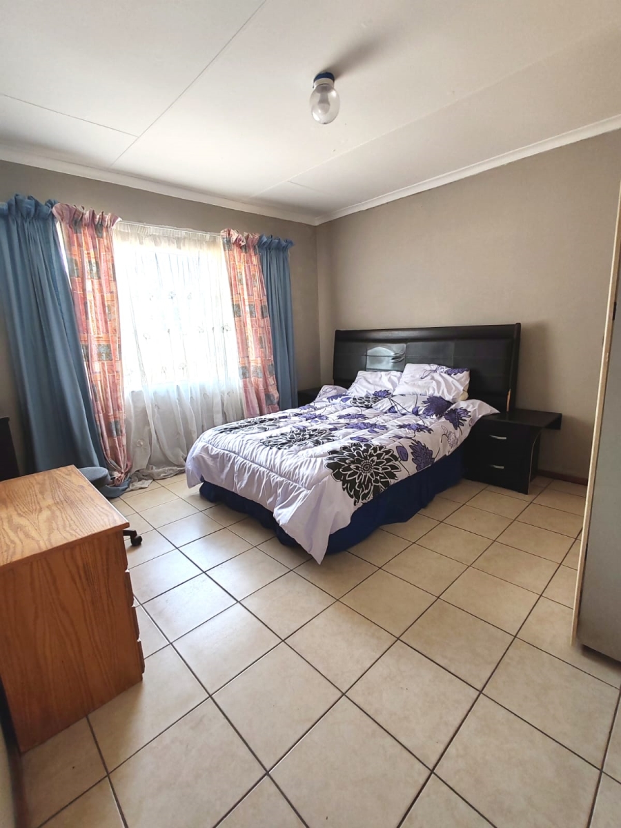 5 Bedroom Property for Sale in President Park Gauteng