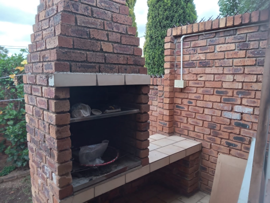 3 Bedroom Property for Sale in Noordwyk Gauteng