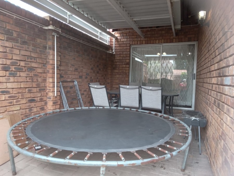 3 Bedroom Property for Sale in Noordwyk Gauteng