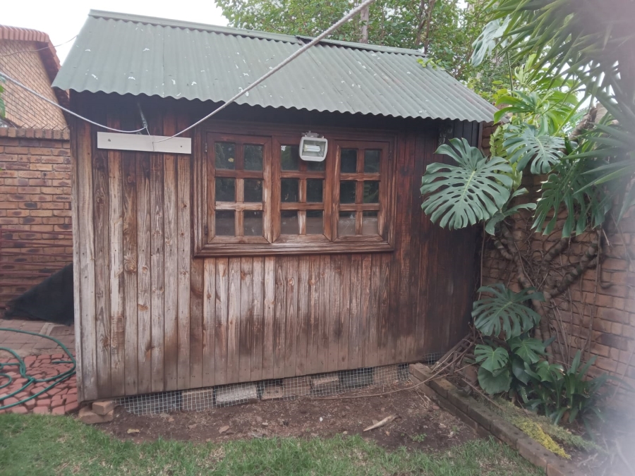 3 Bedroom Property for Sale in Noordwyk Gauteng