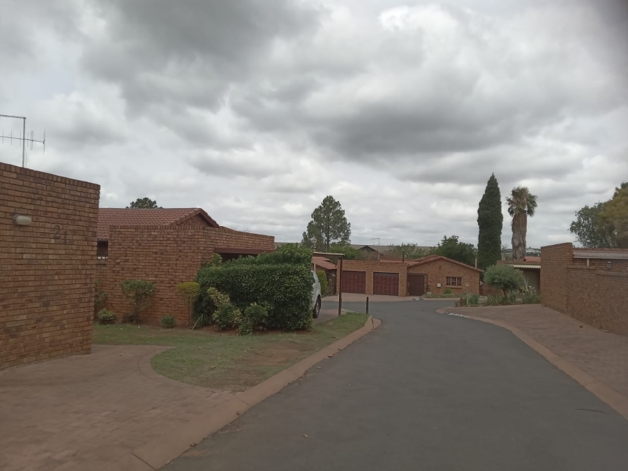 3 Bedroom Property for Sale in Noordwyk Gauteng