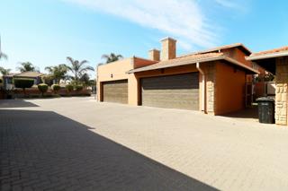 To Let 3 Bedroom Property for Rent in Glen Marais Gauteng