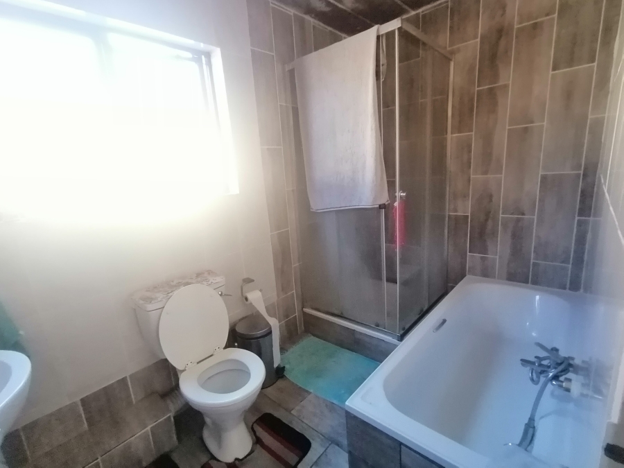 To Let 1 Bedroom Property for Rent in Noordhang Gauteng