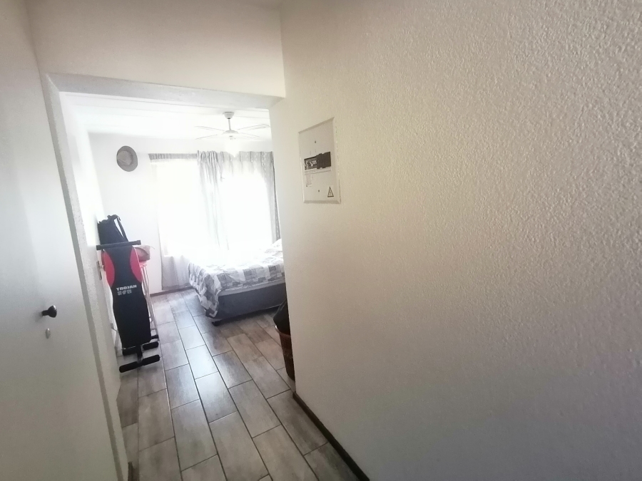 To Let 1 Bedroom Property for Rent in Noordhang Gauteng