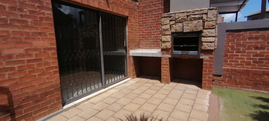 To Let 3 Bedroom Property for Rent in Sugar Bush Estate Gauteng