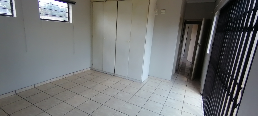 To Let 3 Bedroom Property for Rent in Sugar Bush Estate Gauteng