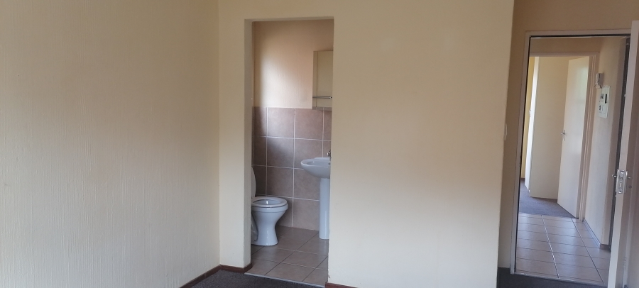 To Let 2 Bedroom Property for Rent in Sugar Bush Estate Gauteng