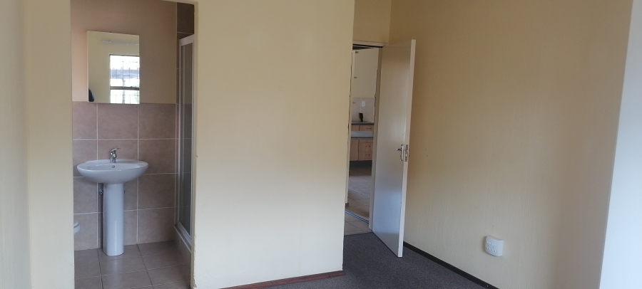 To Let 2 Bedroom Property for Rent in Sugar Bush Estate Gauteng