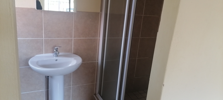 To Let 2 Bedroom Property for Rent in Sugar Bush Estate Gauteng