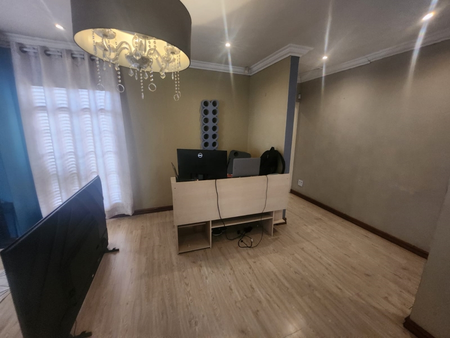 To Let 3 Bedroom Property for Rent in Lambton Gauteng