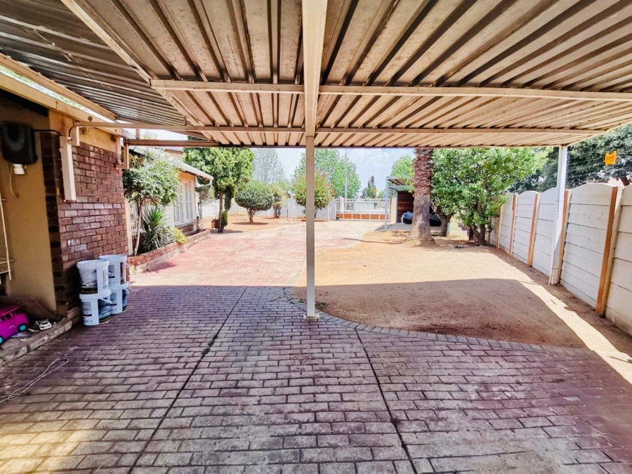 2 Bedroom Property for Sale in Dawn Park Gauteng