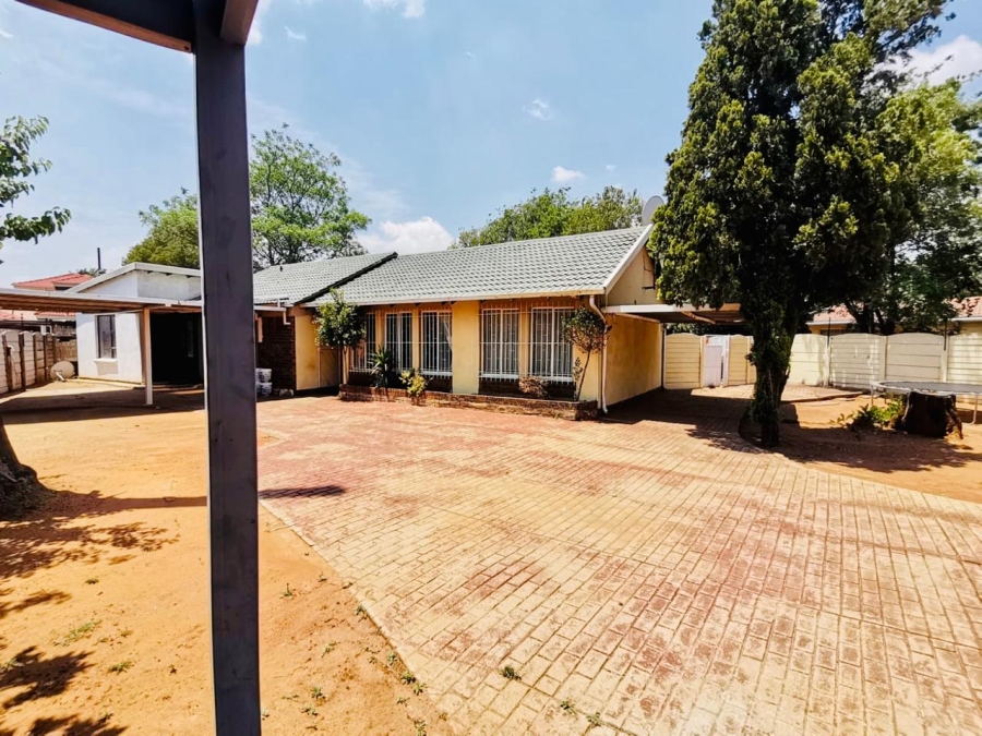 2 Bedroom Property for Sale in Dawn Park Gauteng