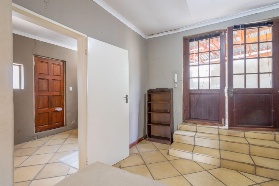 To Let 1 Bedroom Property for Rent in Robindale Gauteng