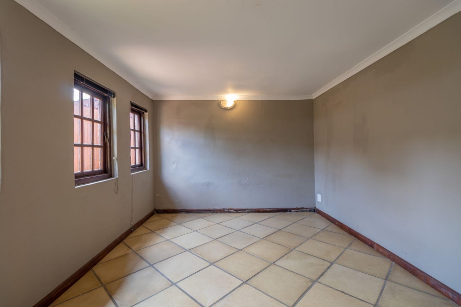 To Let 1 Bedroom Property for Rent in Robindale Gauteng