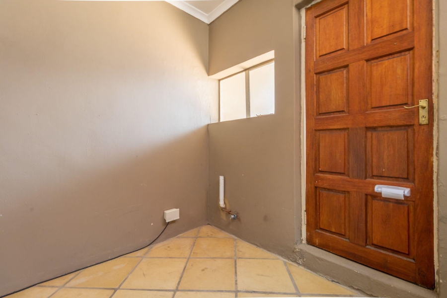 To Let 1 Bedroom Property for Rent in Robindale Gauteng