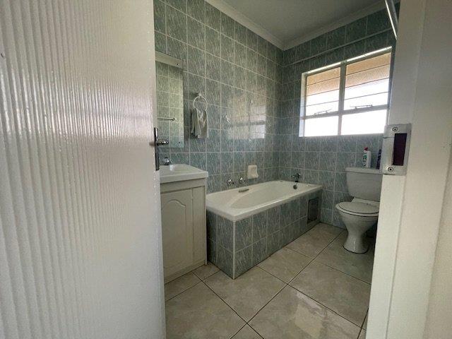 2 Bedroom Property for Sale in Discovery Gauteng